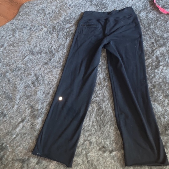 Lululemon black fleece flare pants Sz  6 - Picture 9 of 11